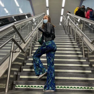 Byxor strl 36 - Grön blå svarta byxor från stradivarius storlek 36