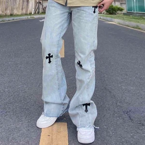 Chrome Hearts Jeans - Chrome hearts liknande jeans, använda en gång så är i nyskick. Säljer pga köpta i för liten storlek och inte min stil längre, väldigt coola och unika, aldrig sett någon som har liknande👌🏼