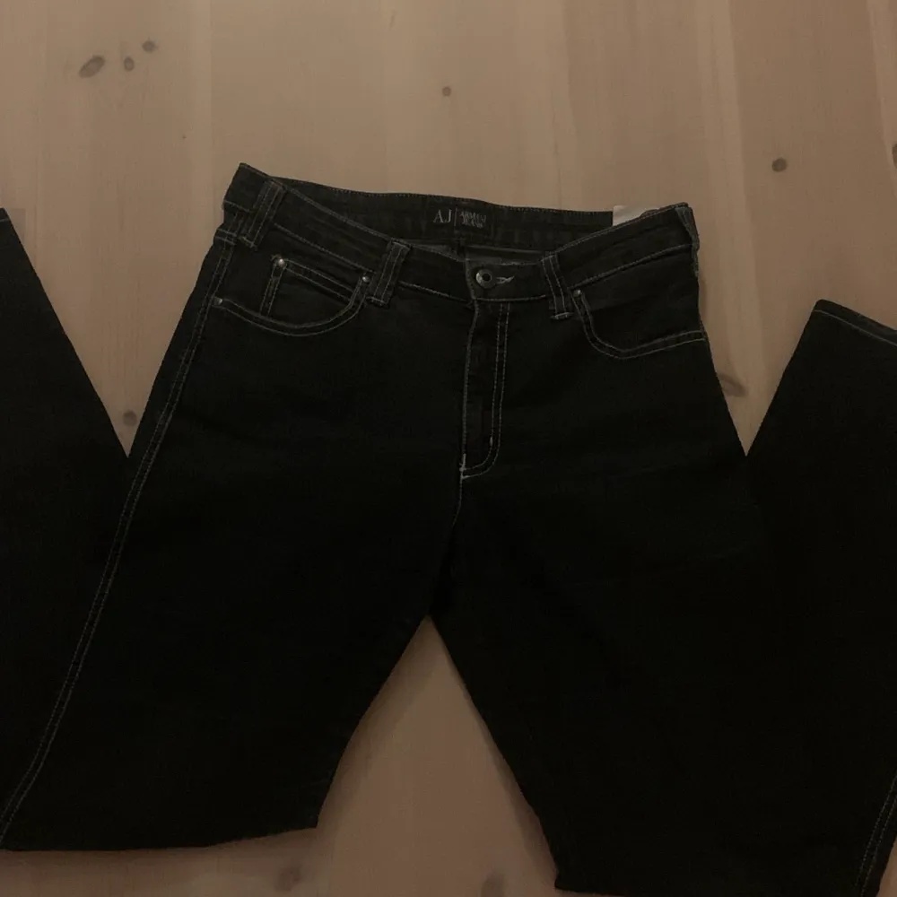 Säljer riktiga Armani jeans för 250kr+frakt❤️s=29. Kontakta privat för fler bilder eller annat💘. Jeans & Byxor.