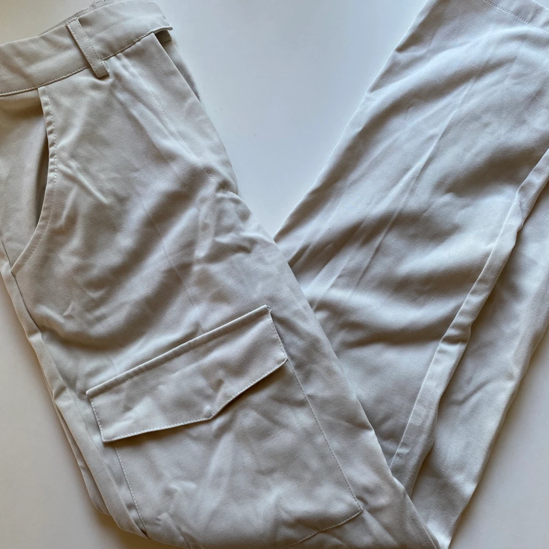 Beiga cargopants från na-kd - 91