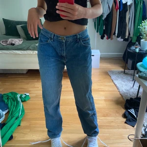 Jeans - skitcoola jeans köpta på beyond retro, sitter bra på mig som är 170cm💕💕