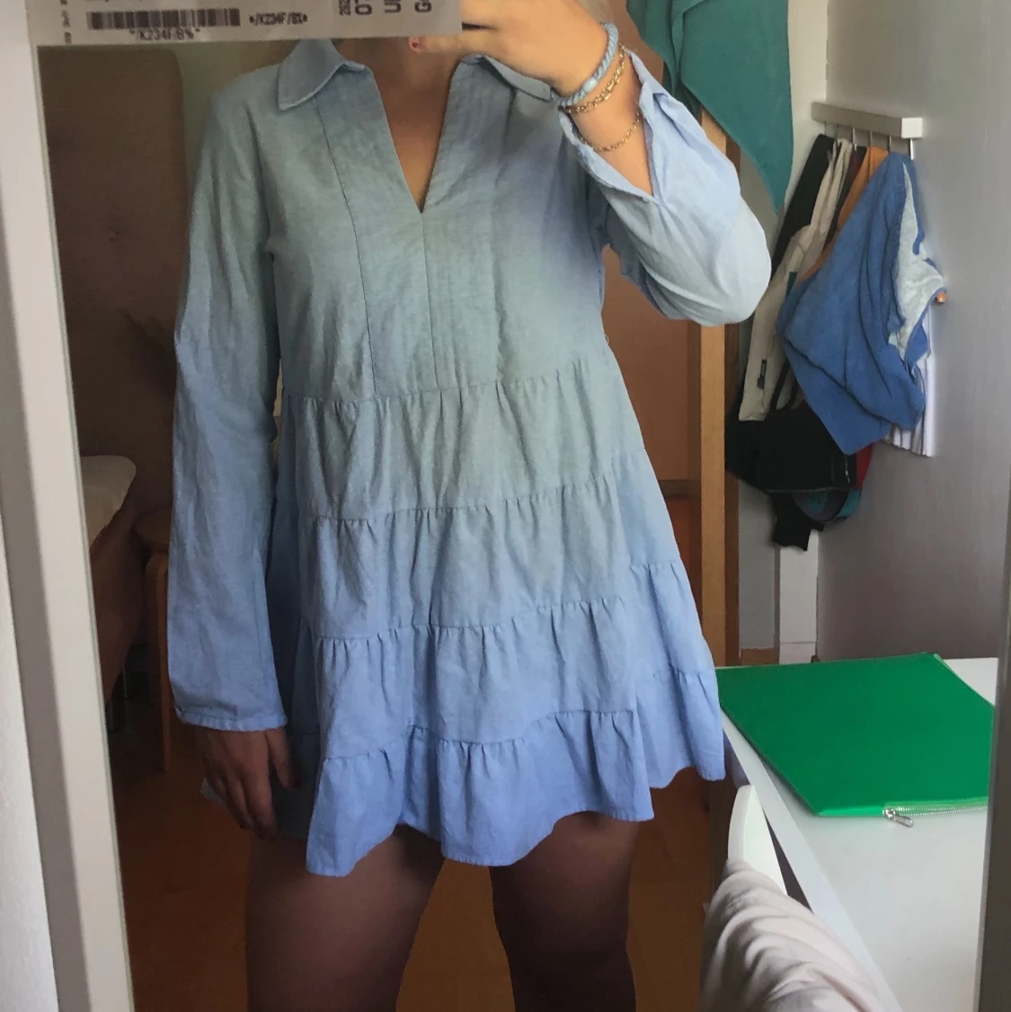 blå volangklänning