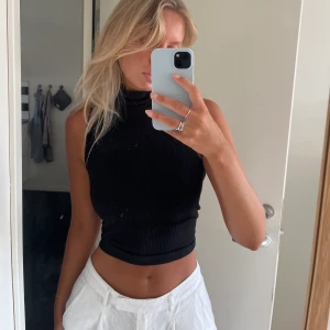 Topp - Topp med hög hals från bikbok i storlek S! 💕