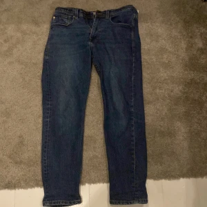 Jeans från zara strl 42 - Fina jeans ifrån zara använd inte så mycket och är för litet för mig.