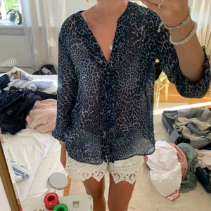 Blus leopard - Så så fin blus från zara med leo mönster. Passar till allt!!💕💕