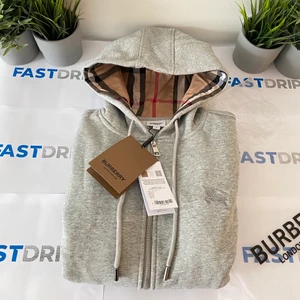 Burberry Hoodie - Tja! Säljer denna Burberry Hoodie helt ny i storlek M 😊 Möts i Stockholm, Vinsta eller fraktar spårbart via postnord 🤙🏼