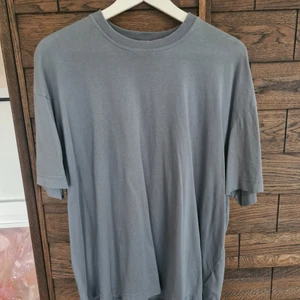 Oversized t-shirt Fila x Weekday - Oversized t-shirt från Filas kollektion för Weekday. Passar som strl L.