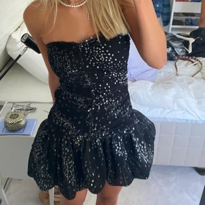 Maje klänning - Snyggaste maje klänningen som jag aldrig använt!! Så fin till fest 🎉 