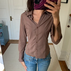 Skjorta - Brun skjorta från esprit. Figursydd. För liten på mig som är 180 cm.