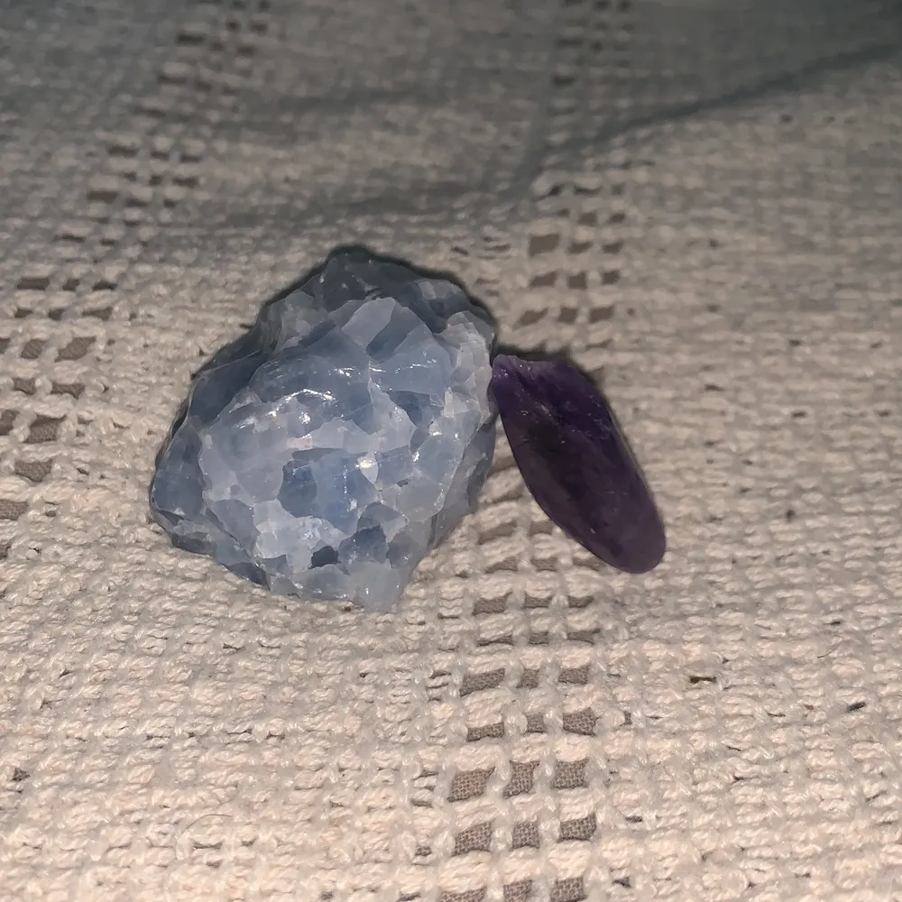 En ljus blå kristall vet inte så mycket om vad de heter. Övrigt.