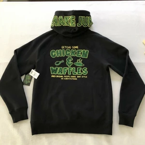 Vans Hoodie - Vans Hoodie i väldigt bra skick knappt använd, inköpt för 699 kr, storlek small men lite stor i storleken