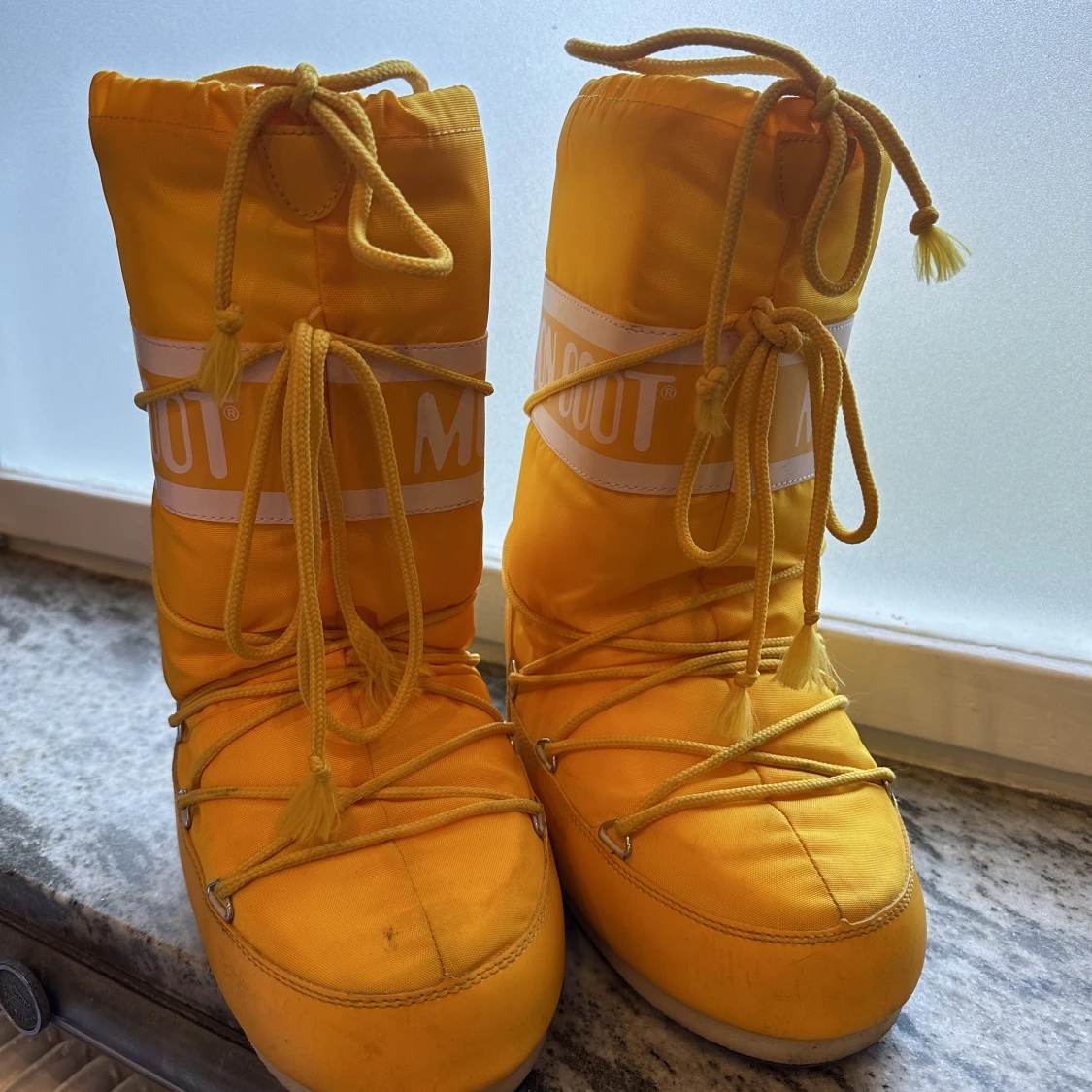 Höga moonboots - Gula