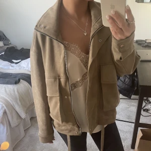 Vår jacka - Så fin tunn jacka perfekt nu till våren! Så skön dessutom 