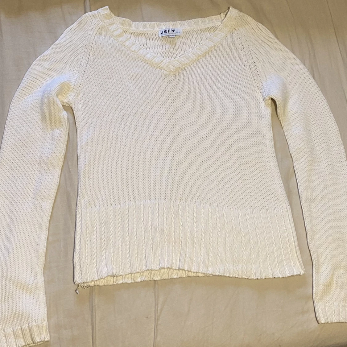 Vit stickad tröja