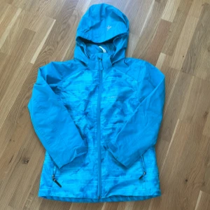 Tunn jacka  - En jacka i bra skick. Riktas till hösten. 