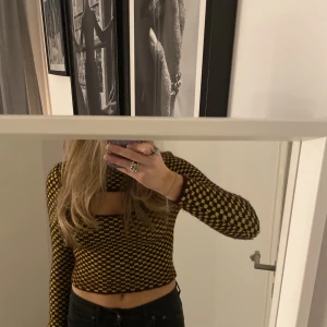 Topp  - Säljer min 1 gångs använda stickade topp från zara super fint skick! 💕 