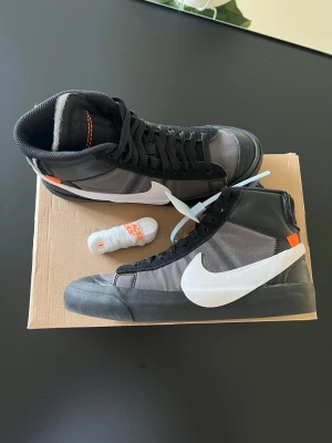 Off white blazer ’grim reaper’ 38.5 - Nike blazer off white black Size: us6/ EU38.5 Cond: 9/10 Kommer med: OG all Pris: 4500kr + frakt