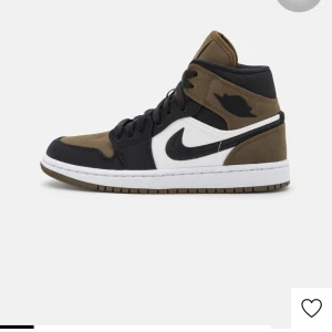 Air jordan mids - Säljer dessa jordans köpta från Zalando i st 38.5. Helt nya och oanvända då dem köptes som present men vart fel storlek. Hör av er för mer bilder🌸