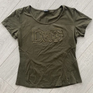 T-shirt - Säljer en t-shirt. Passar Xs-m. Fint skick, köpare står för frakt💜