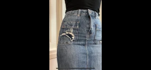 Tommy Hilfiger jeans kjol ✨ - Jätte fin Tommy hilfiger jeans kjol!  Nästan som ny✨OBS! Har svarta stumpbyxor under ☺️