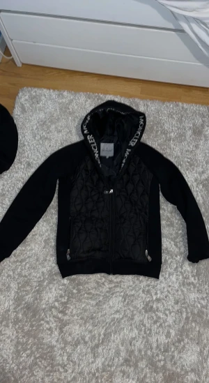Moncler jacka  - Helt ny 