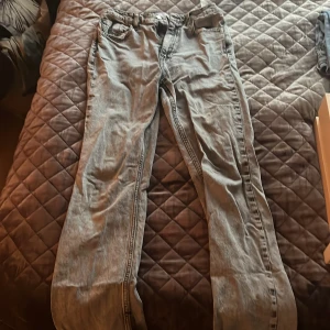 Jeans - Superskönt jeans från zara som tyvärr är för stora på mig