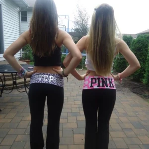 Söker!!! - Söker dessa Victoria secret yoga pants i storlek M helst.  Skriv till mig så kan vi diskutera priset osv.❤️Det spelar absolut ingen roll vilken färg det är.❤️