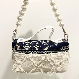 Handväska  - Helt nya 