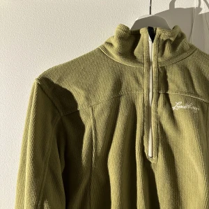 grön tjocktröja  - Tjocktröja från Lundhags i fin grön färg, bra skick! 