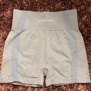 Tränings shorts - Säljer dessa fina tränings shorts då de är lite för stora för mig.  Jag har aldrig använt de så därför är dom i fint skick☺️