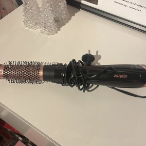 Värmeluftsborste - En värmeluftsborste från babyliss som inte kommer till användning 