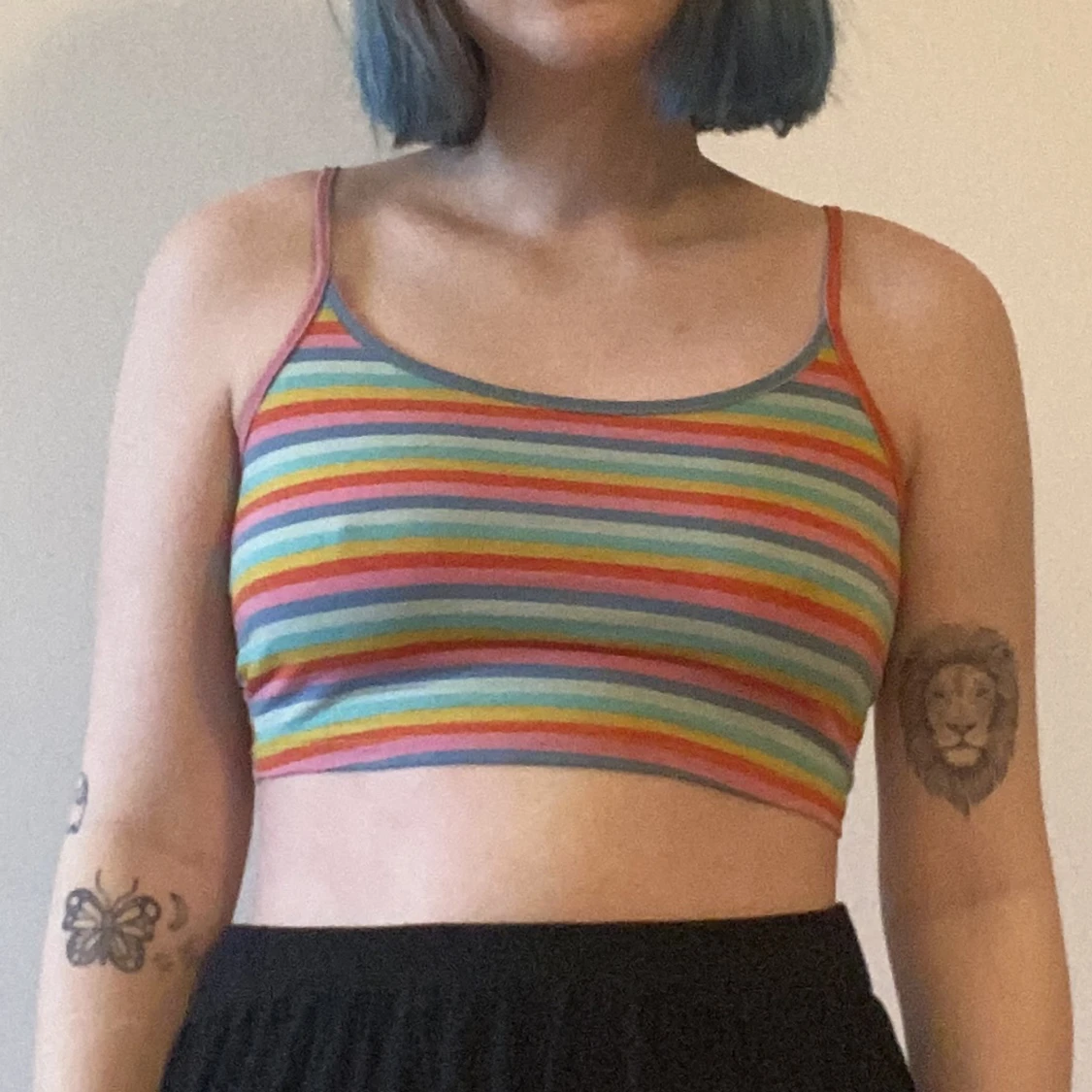 Regnbågsfärgad croptop