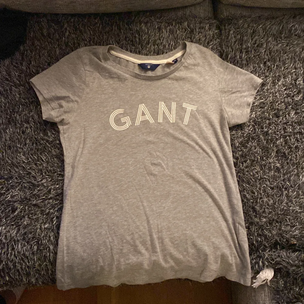 En väldigt fin basic GANT t-shirt. T-shirts.