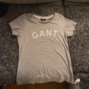 T-shirt - En väldigt fin basic GANT t-shirt