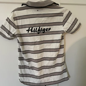 Hilfiger piké - En hilfiger piké i storlek S💕