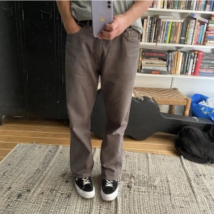 Grå jeans  - Skööön jeans