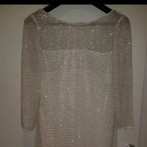 Ny klänning  - Aidan mattox 