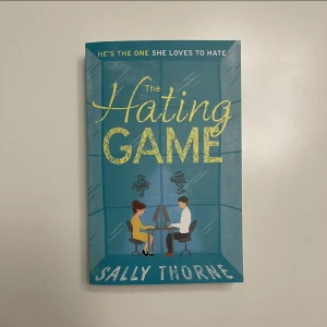 The hating game  - FRI FRAKT!! Säljer den här boken för 70kr, den har inga defekter 💕  (Ps säljer även andra billiga böcker)