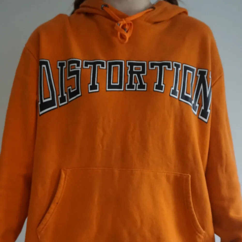Orange hoodie köpt på Carlings för länge sen. Hoodies.
