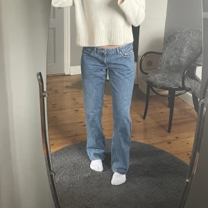 Weekday jeans - Säljer dessa weekday jeans i storlek 29/34. Kommer inte till användning och de är i nyskick. Hör av dig vid intresse!💕