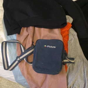 Väska  - Säljer min ”bäcknarväskq” då den inte kommer till andvönding mer 