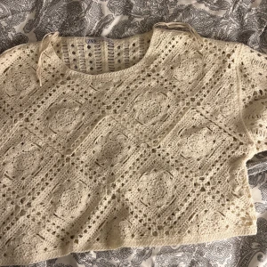 Virkad tröja - Virkad tröja ifrån zara i storlek S. Mitt pris 90kr