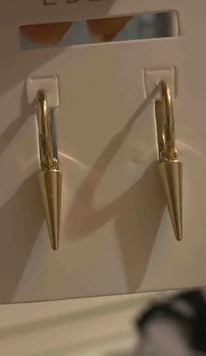 edblad örhängen  - populära edbladörhängen i guld! lägger ut på nytt pga oseriösa budare på förra annonsen. helt oanvända ❤️