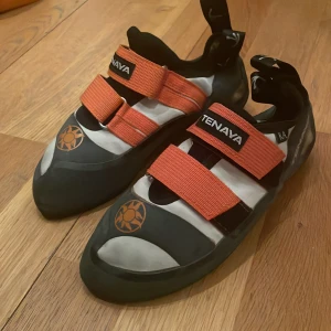 Klätterskor - Endast använda i någon månad. Fint skick. Köpta för ca 1300.  Pris kan diskuteras 