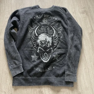 alchemy tröja  - storlek: L skick: 9/10. skriv för med info