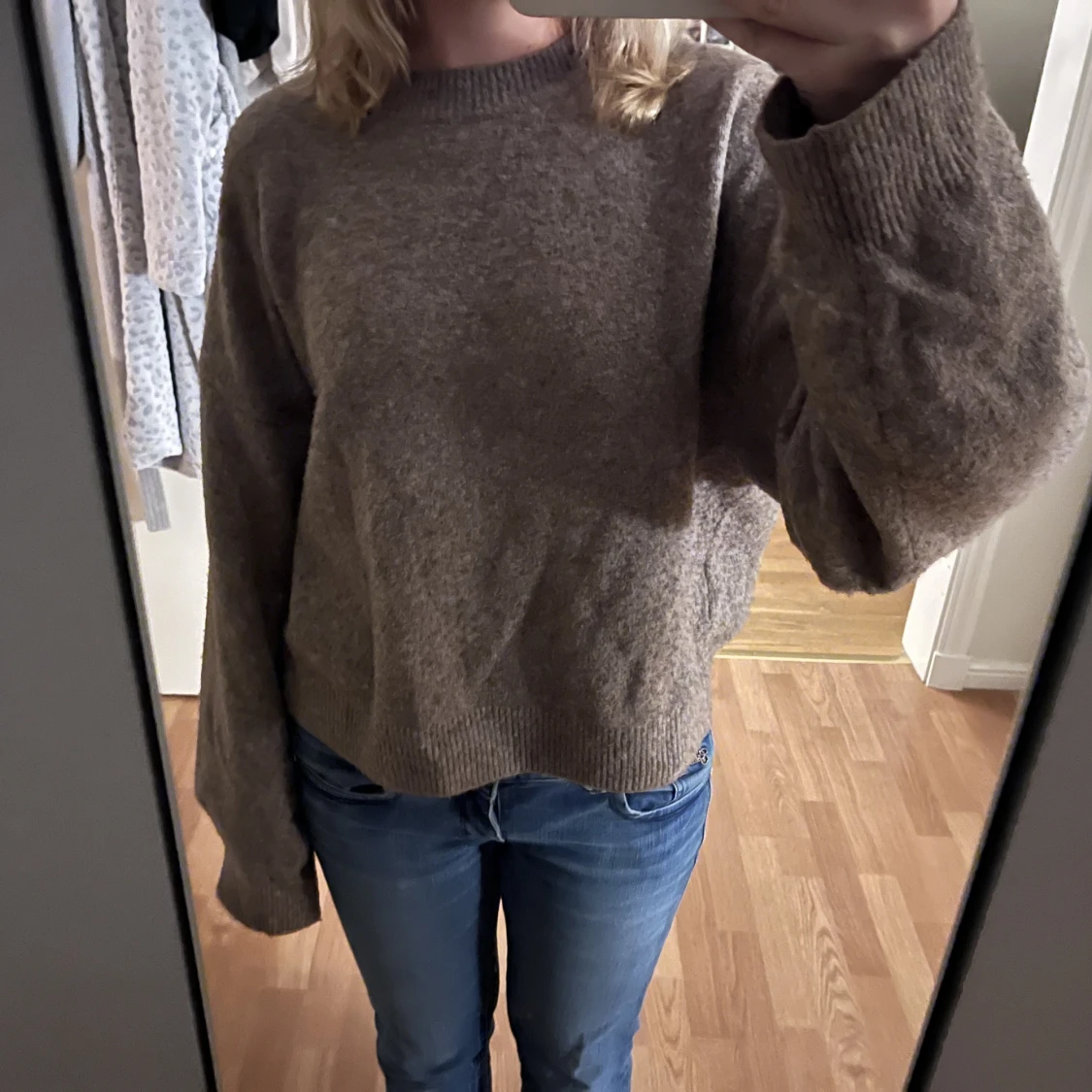 Stickad tröja (brun)  - 90