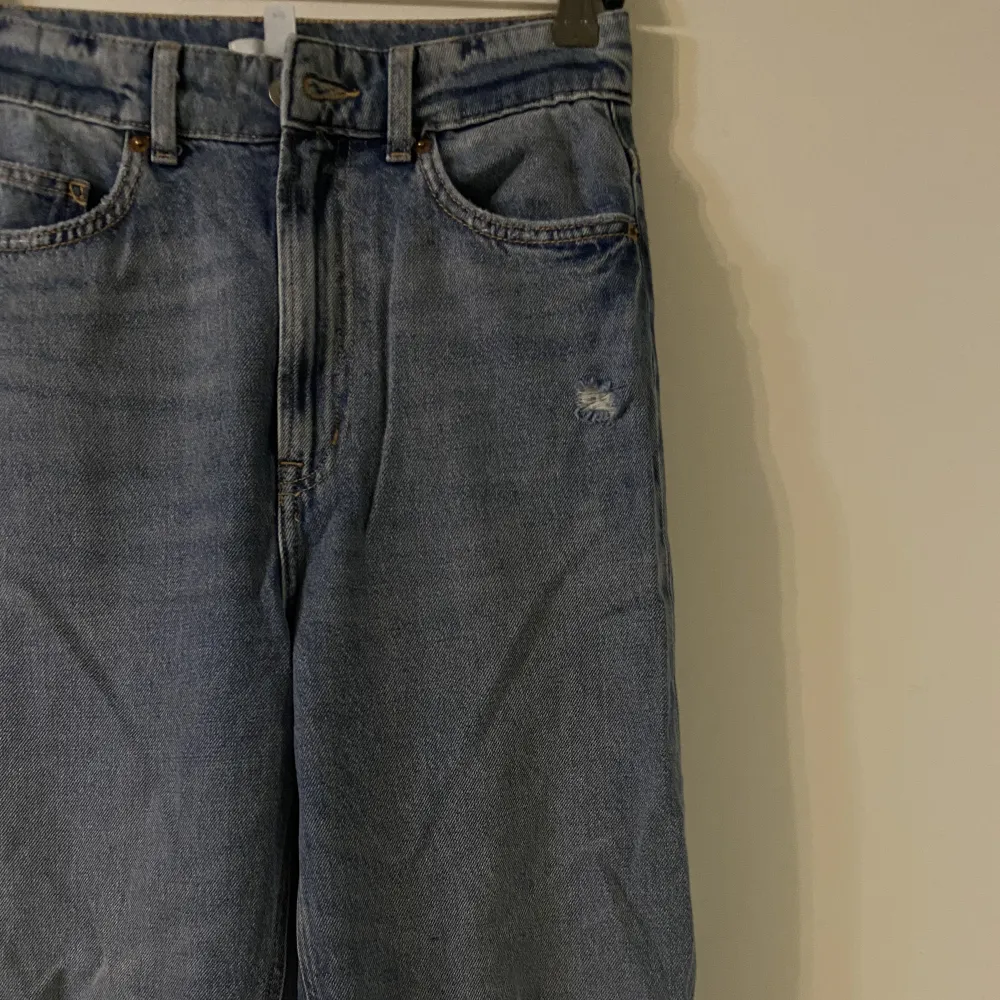 Jeans i jätte bra skicka. Använda 1 gång. Från H&M i storlek 36. Jeans & Byxor.