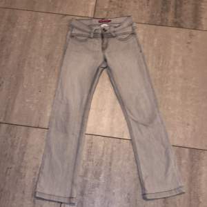 Jeans stl 140-146 50 kr styck💗färg svar,grå,blå.100 för alla😁