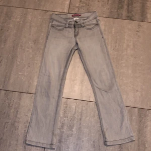Byxor  - Jeans stl 140-146 50 kr styck💗färg svar,grå,blå.100 för alla😁