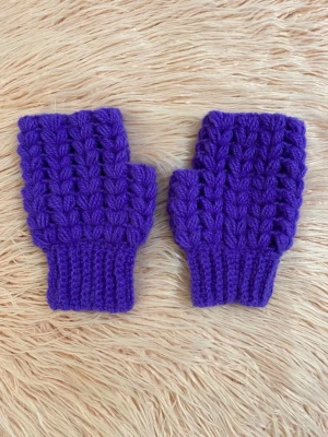 Guanti/vantar - Fina vantar som du kan ha på dig på hösten/vintern när du fryser. De är one size men för mer information om längden och bredden kontakta gärna mig 💕🌿